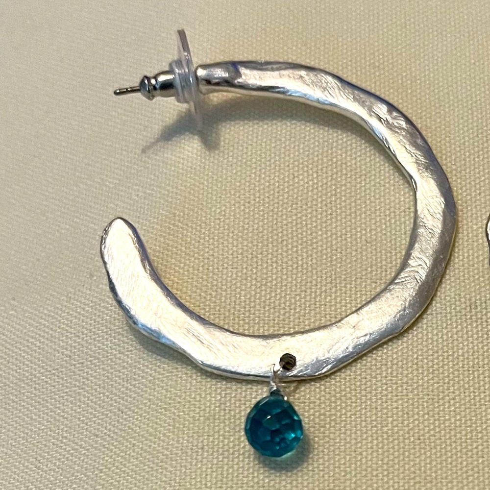 Elegant Silver Hoop Earrings with Blue Accent - Picture 5 of 16